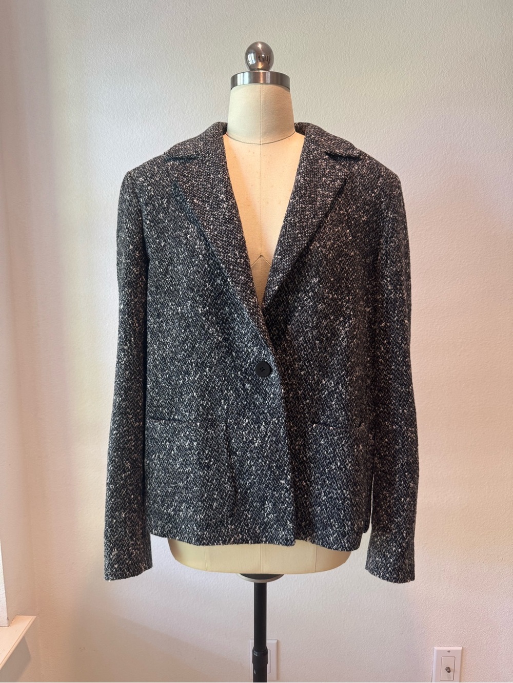 MaxMara wool blazer jacket perfect for fall season light weight tweed